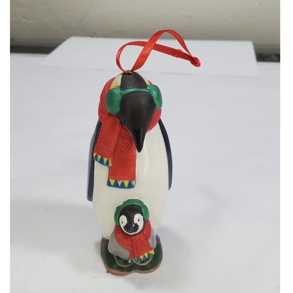 Vintage Hallmark Keepsake Ornament 2001 Safe & Snug  PRE-OWNED - Picture 2 of 7